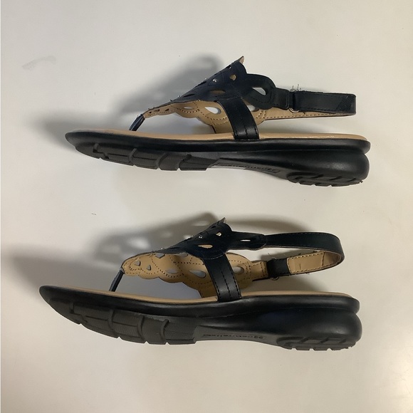 Naturalizer Jade cutout thong sandals - Picture 2 of 11